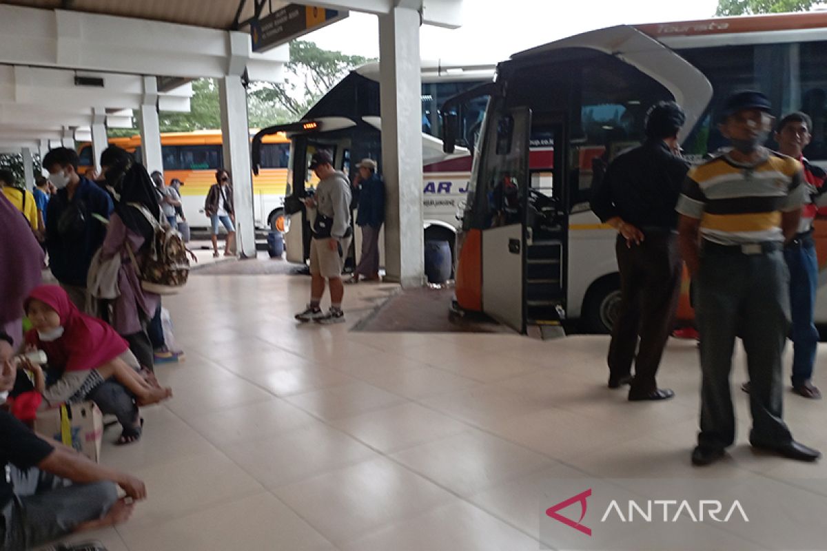 Arus balik di Terminal Bus Purwokerto masih terpantau ramai