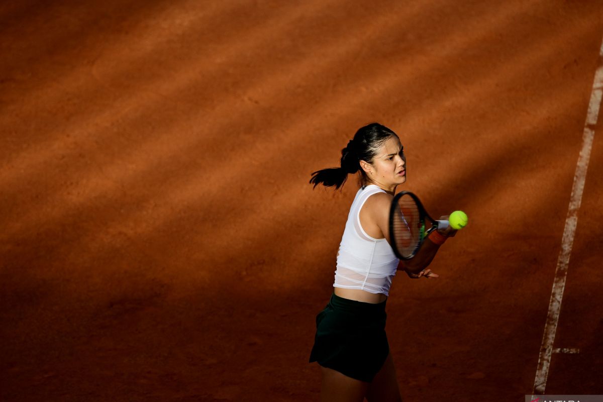 Emma Raducanu menyerah saat hadapi Andreescu di Roma