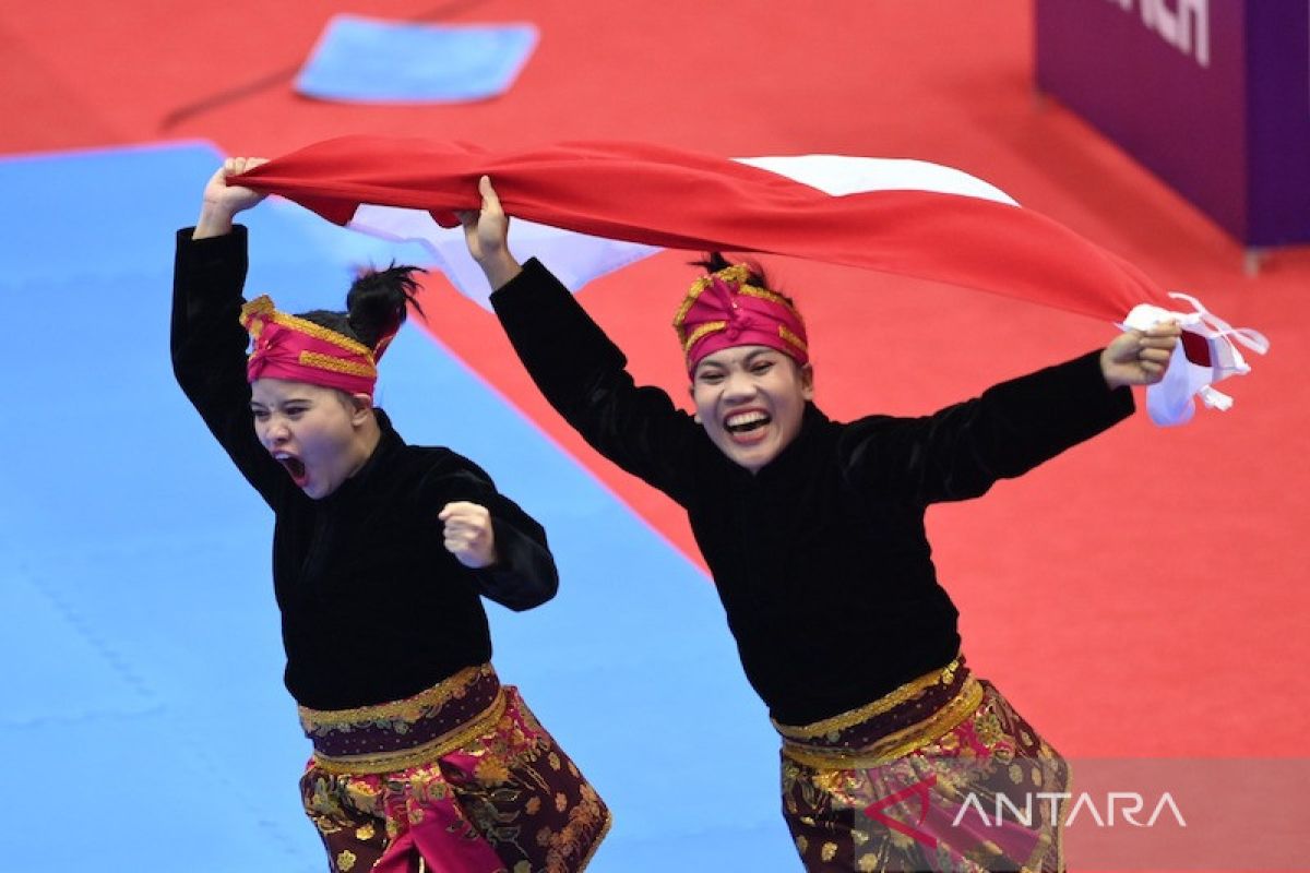 Menjaga tradisi jawara silat