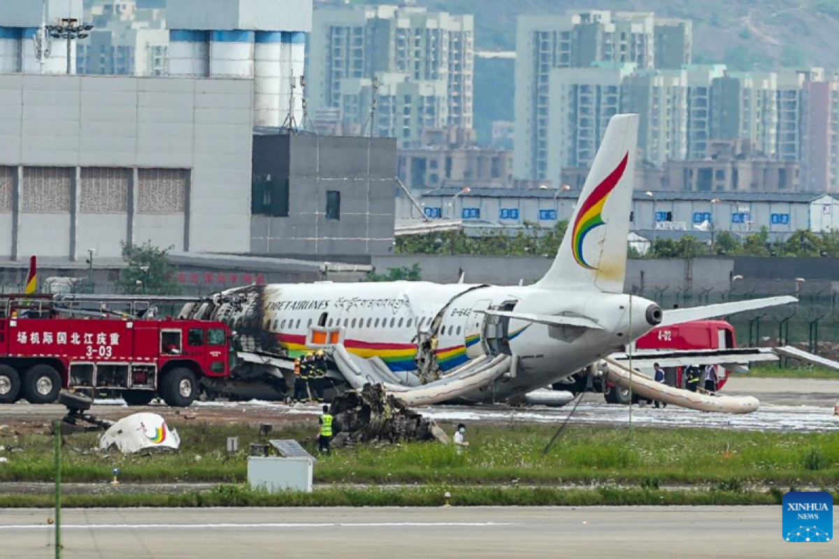 Pesawat Tibet Airlines berpenumpang 133 orang terbakar, tak ada korban tewas