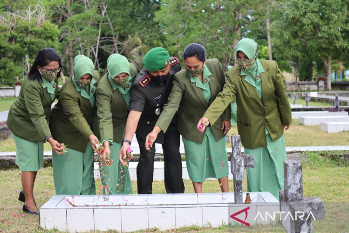 Kodim 1708/Biak Numfor ziarah ke TMP Cenderawasih