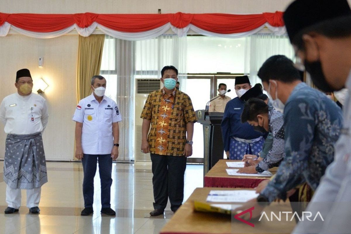 Disaksikan Gubri, penandatanganan komitmen dukung program P3DN kegiatan OPD resmi dilakukan