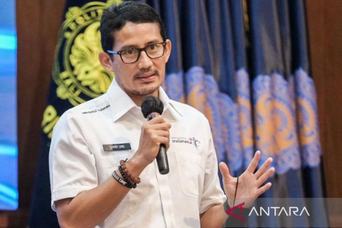 Dukung pelaku ekraf autis, Menparekraf Sandiaga Uno borong jaket hingga tas