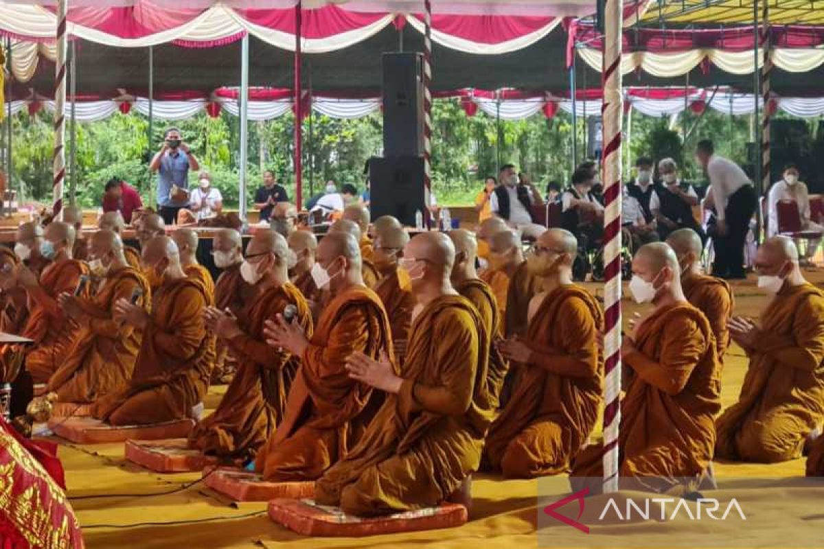 Api Dharma Waisak 2566 BE disemayamkan di Candi Mendut