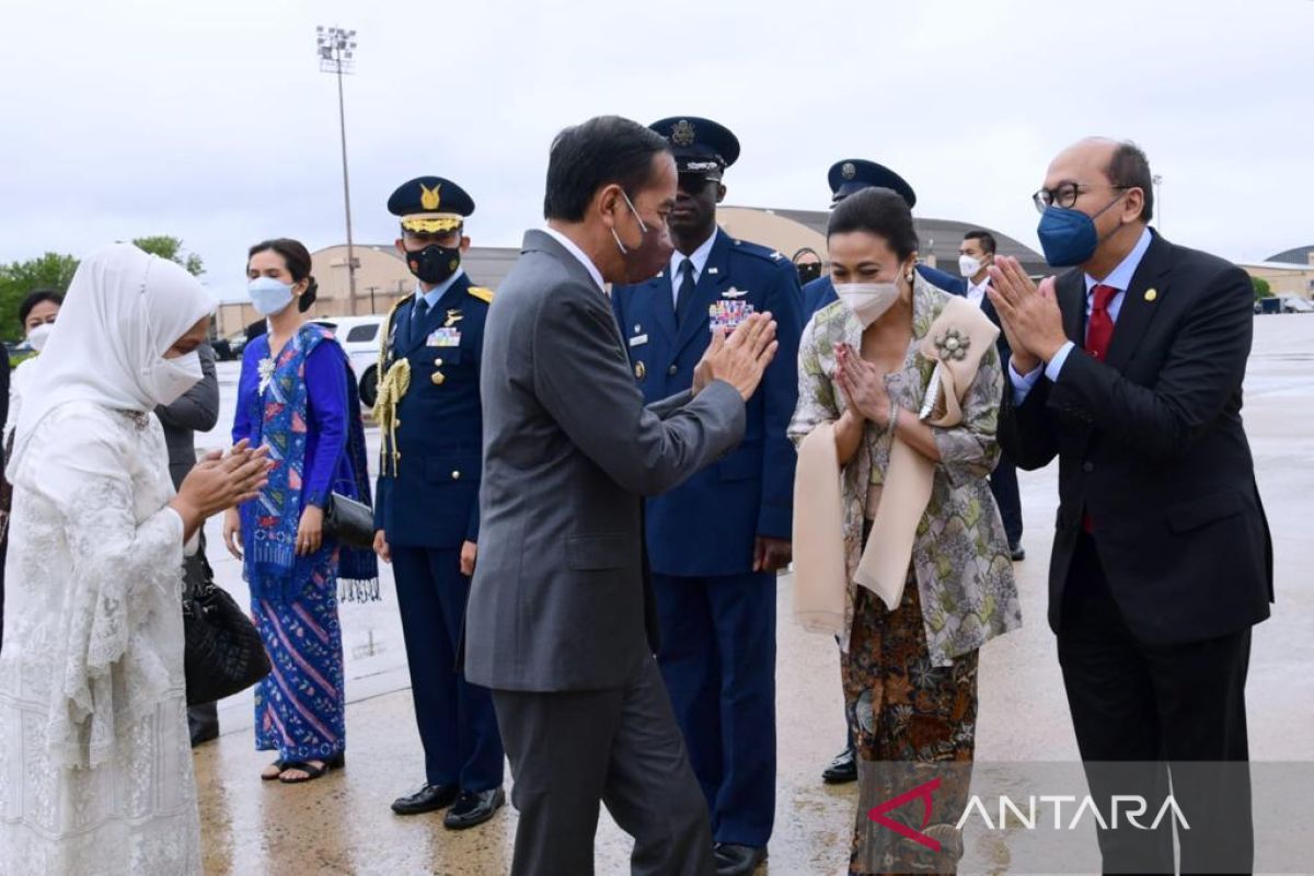 Jokowi dan Ibu Iriana tiba di Indonesia usai kunker ke AS