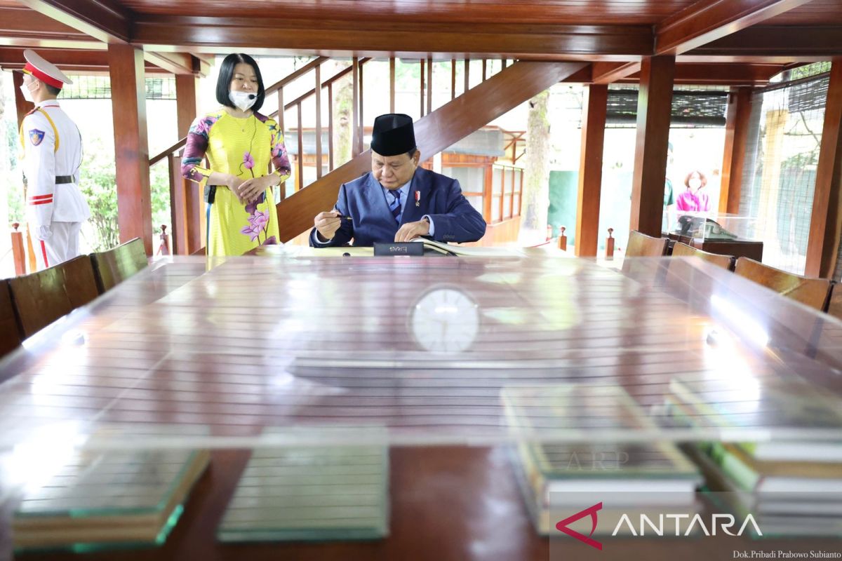 Prabowo ziarah ke Mausoleum Ho Chi Minh