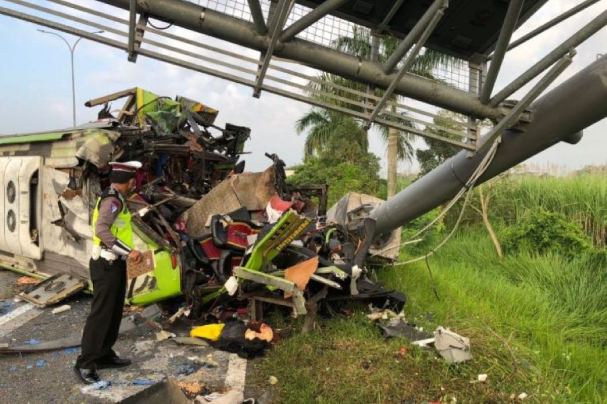 Polisi menyatakan tidak ada pengereman saat kecelakaan bus di Tol Surabaya-Mojokerto