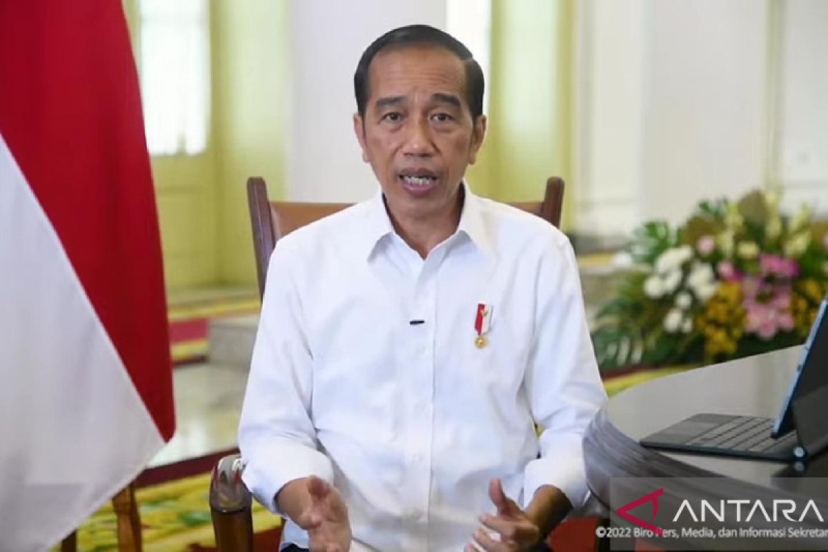 Presiden Jokowi sebut masyarakat boleh lepas masker di area terbuka