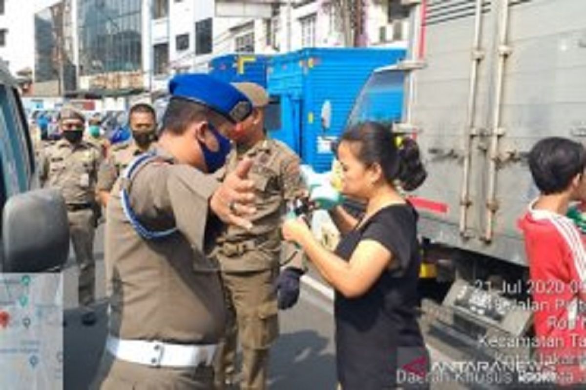 Mulai hari Rabu ini Satpol PP Jakarta Barat tidak lakukan razia masker