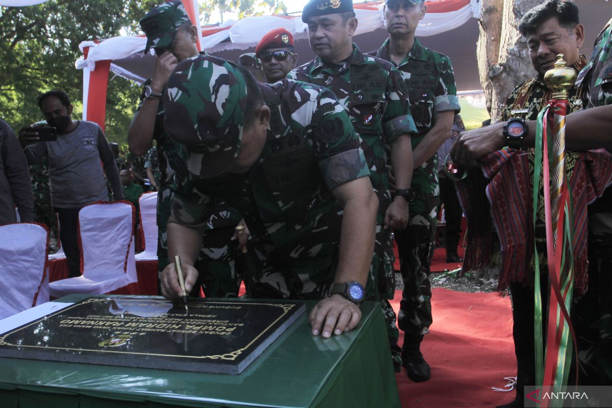 Kasad Dudung resmikan pompa hidran di Kupang