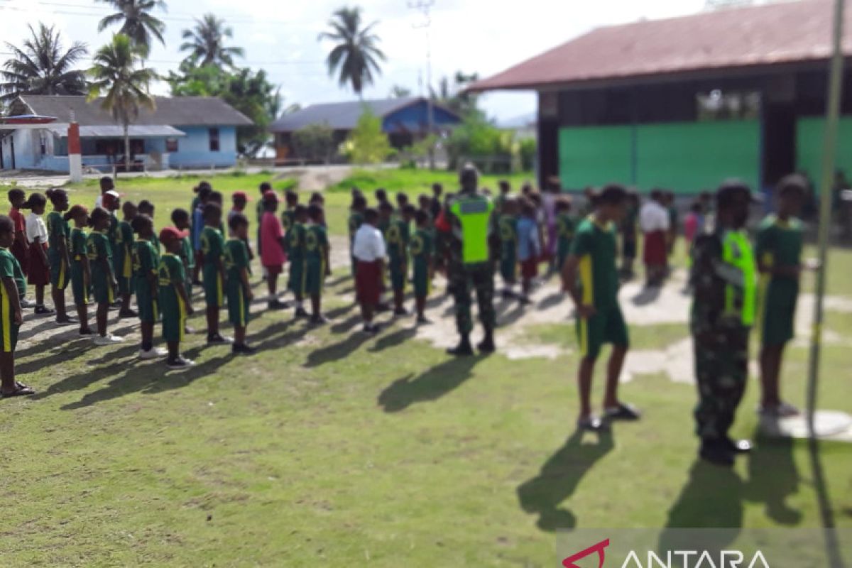 Koramil Numfor beri pelatihan baris berbaris bagi siswa SD