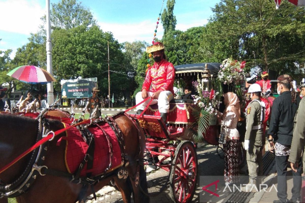 Kirab budaya sembilan kereta kencana di Batang