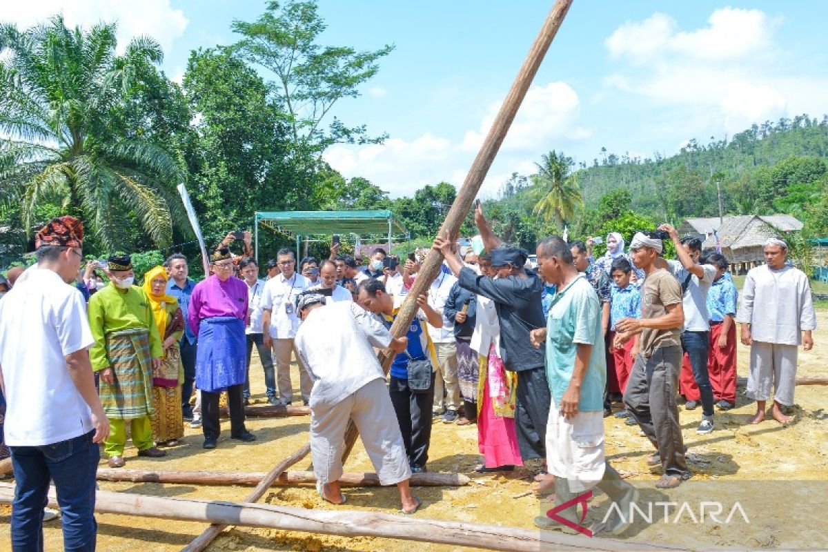 PT Timah-Suku Mapur gelar tradisi  "Ngujem Tiang"