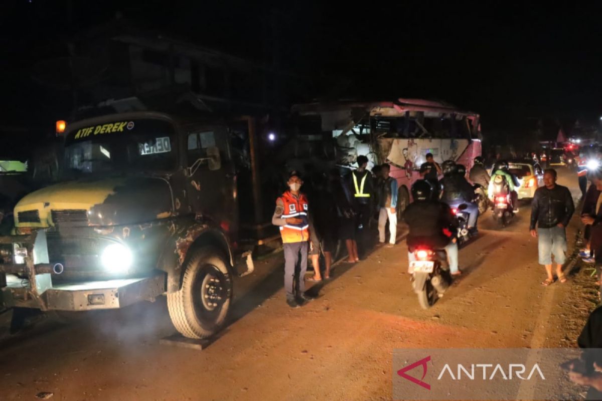 Polisi cari sopir bus pariwisata kecelakaan di Panumbangan Ciamis