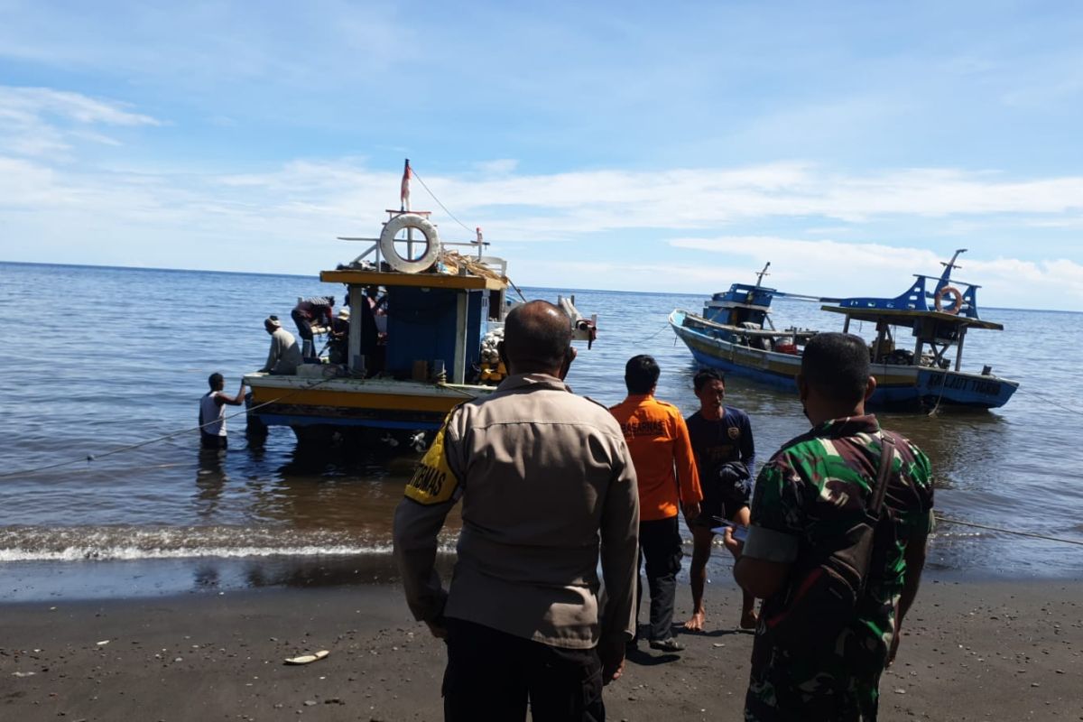 Sebanyak 14 penumpang kapal tenggelam di perairan Ternate ditemuka selamat