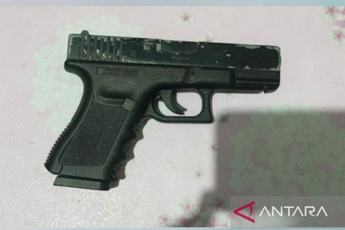 Polresta Kendari tangkap seorang pria yang ancam wanita dengan pistol