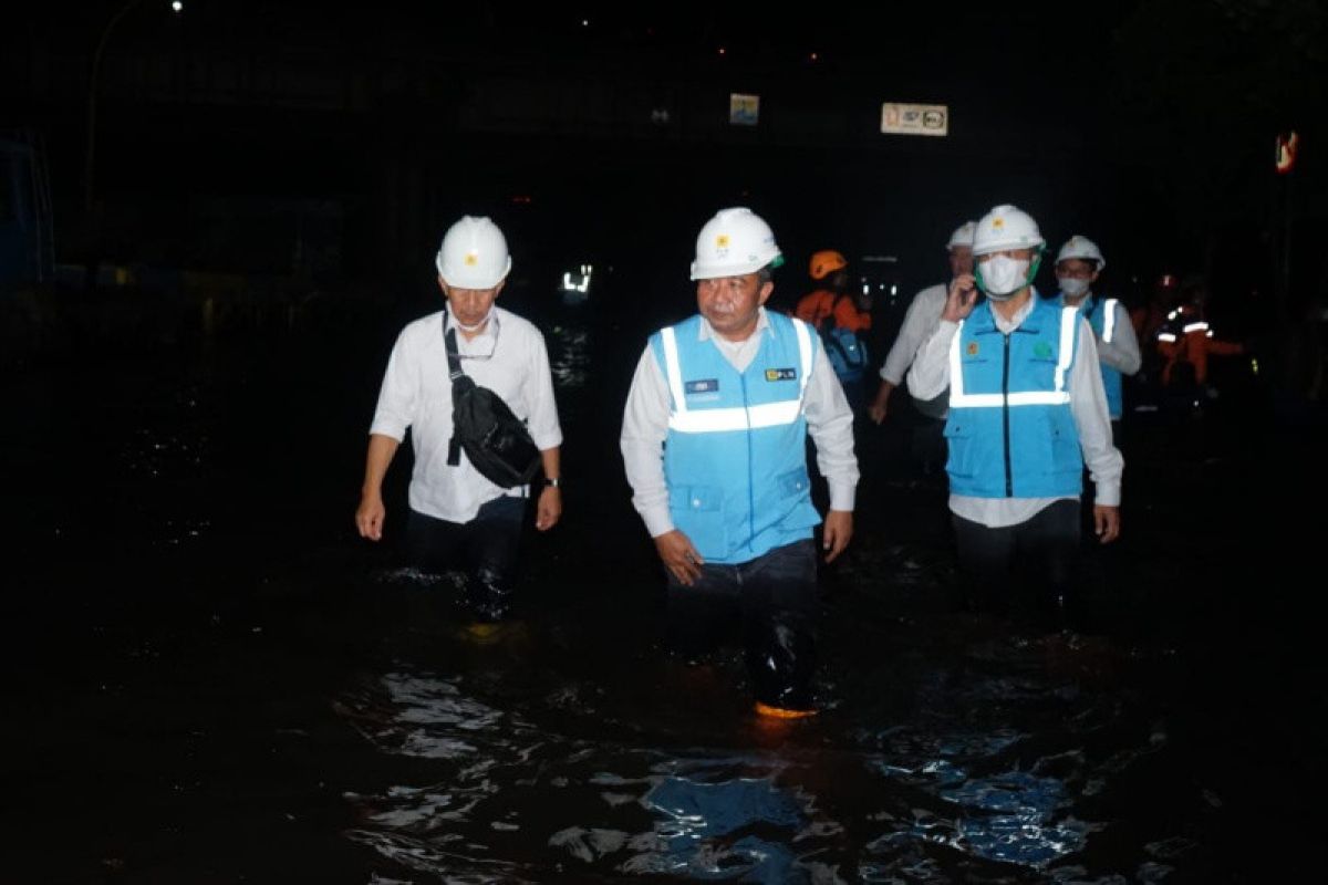 PLN hentikan pasokan listrik di area terdampak rob Semarang