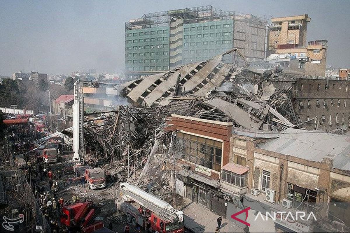 Bangunan 10 lantai di Iran ambruk, lima tewas