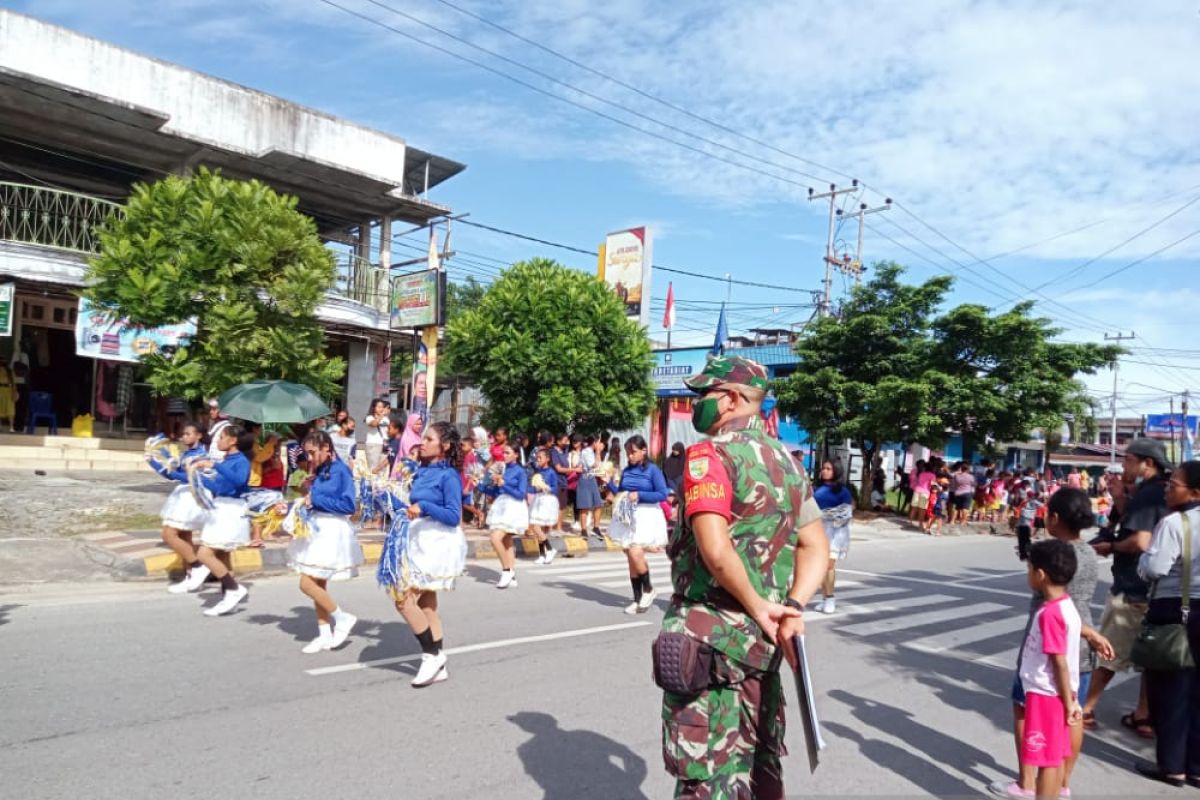 Babinsa Biak kawal pelaksanaan lomba drum band tingkat sekolah