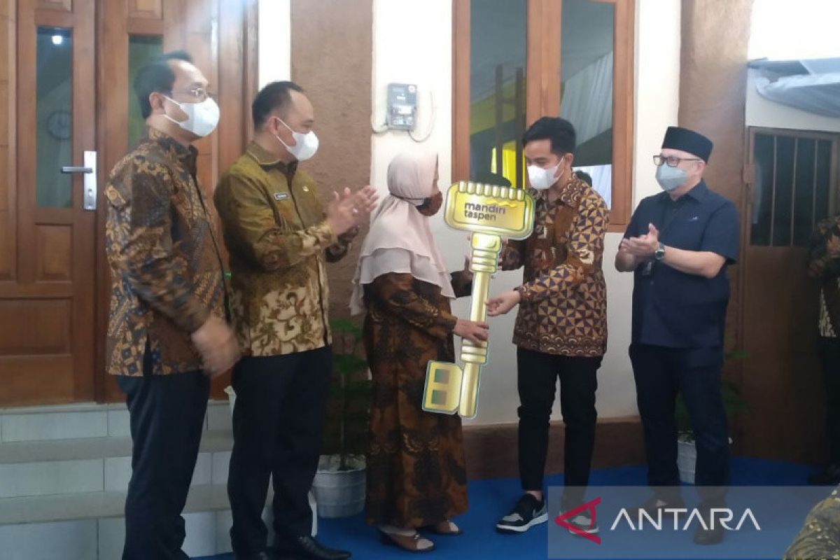 Bank Mandiri Taspen bedah rumah pensiunan ASN di Solo