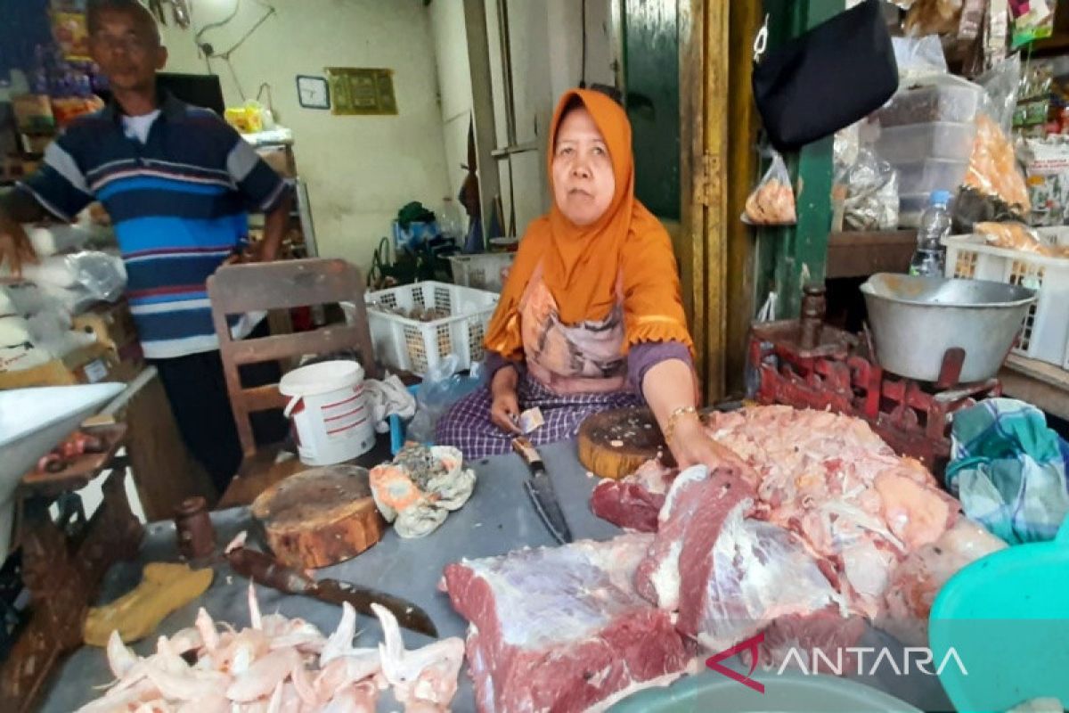 Pasokan daging sapi di pasar tradisional Solo belum terdampak PMK