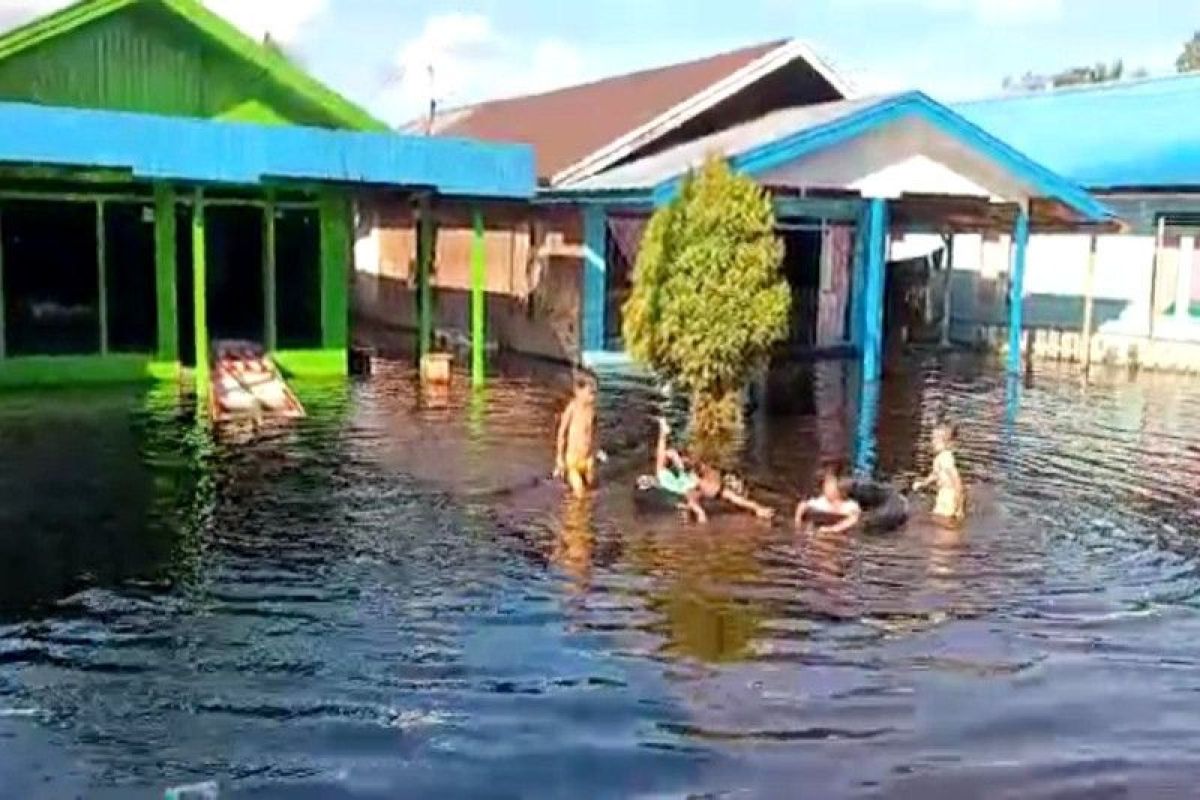 Korban banjir di Kotim mengharapkan bantuan air bersih