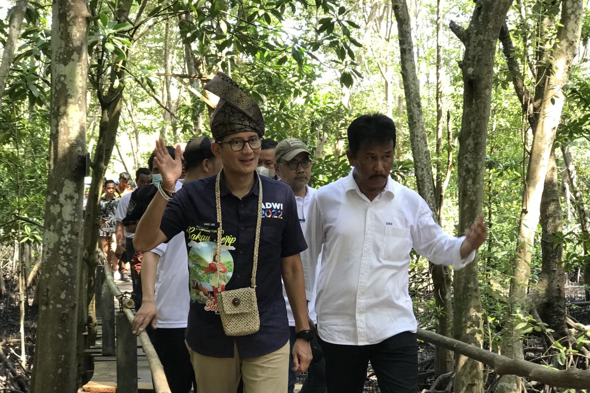 Sandiaga Uno bahas kenaikan harga tiket feri Batam - Singapura