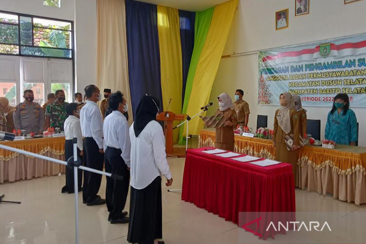 Lantik anggota BPD, Pj Bupati Barsel minta kerja sama ke kades ditingkatkan