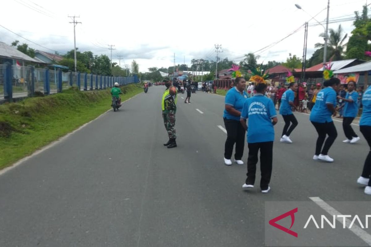 Babinsa jaga keamanan lomba Yospan memperingati HUT GKI Imanuel Samofa