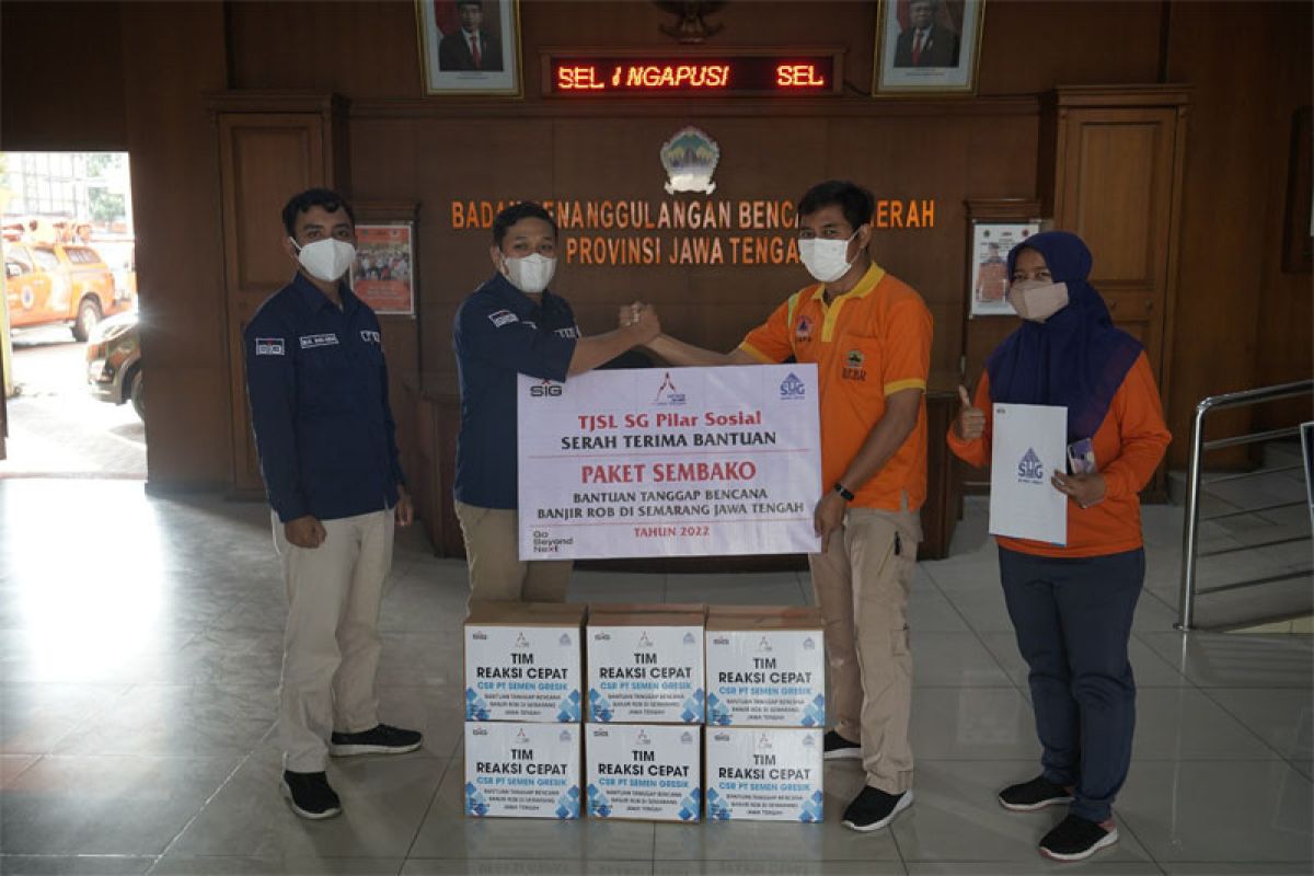 Semen Gresik salurkan bantuan untuk warga terdampak banjir rob di Semarang dan Demak