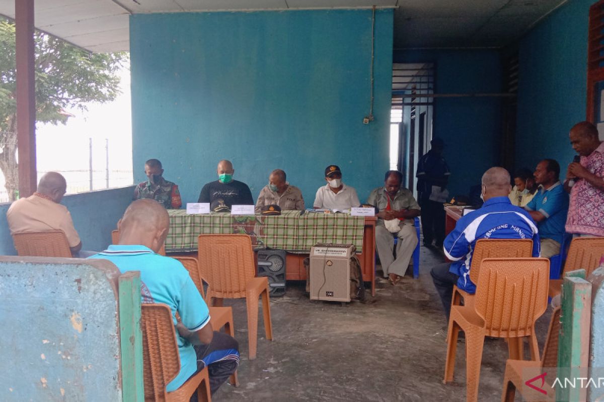 Babinsa Biak Numfor hadiri Musrenbang tingkat kampung