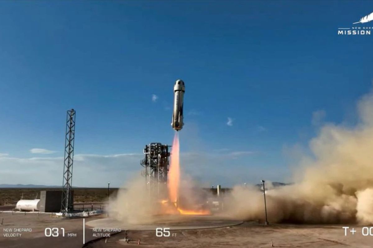 Blue Origin merampungkan penerbangan wisata luar angkasa kelima