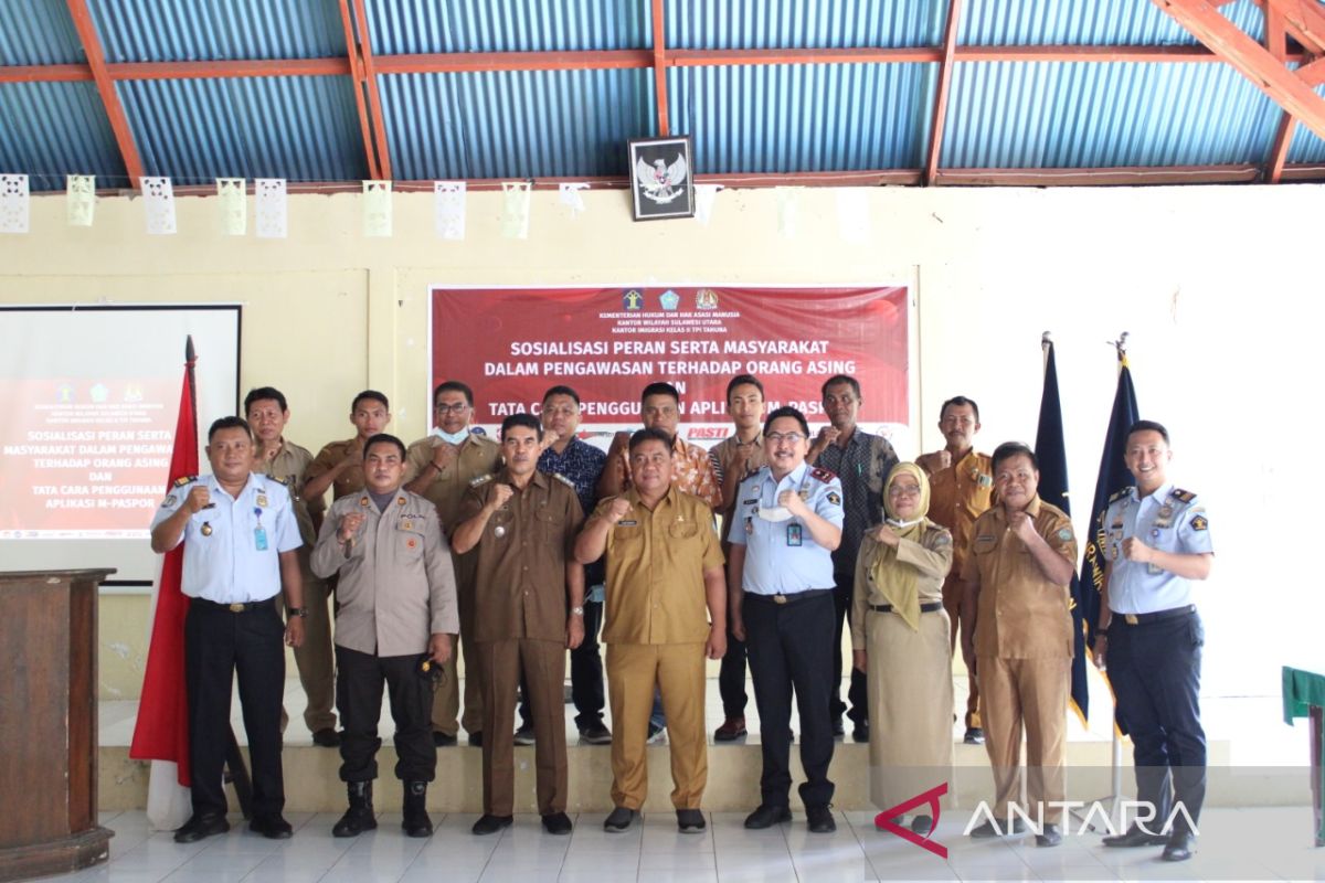 Kepala Imigrasi Tahuna mengajak warga ikut awasi orang asing