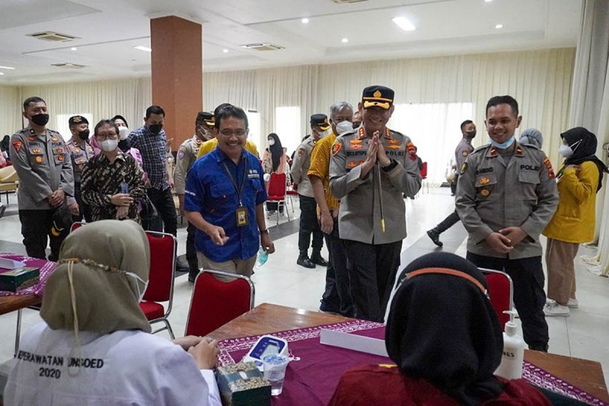 Unsoed dan Polresta Banyumas gelar vaksinasi penguat bagi mahasiswa