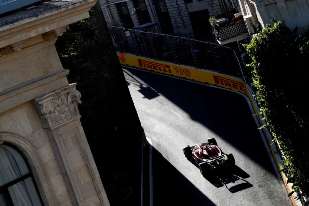 Leclerc kalahkan Perez pada latihan GP Azerbaijan