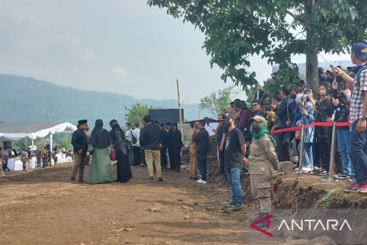 186 personel diturunkan untuk mengamankan pemakaman putra Gubernur Jabar