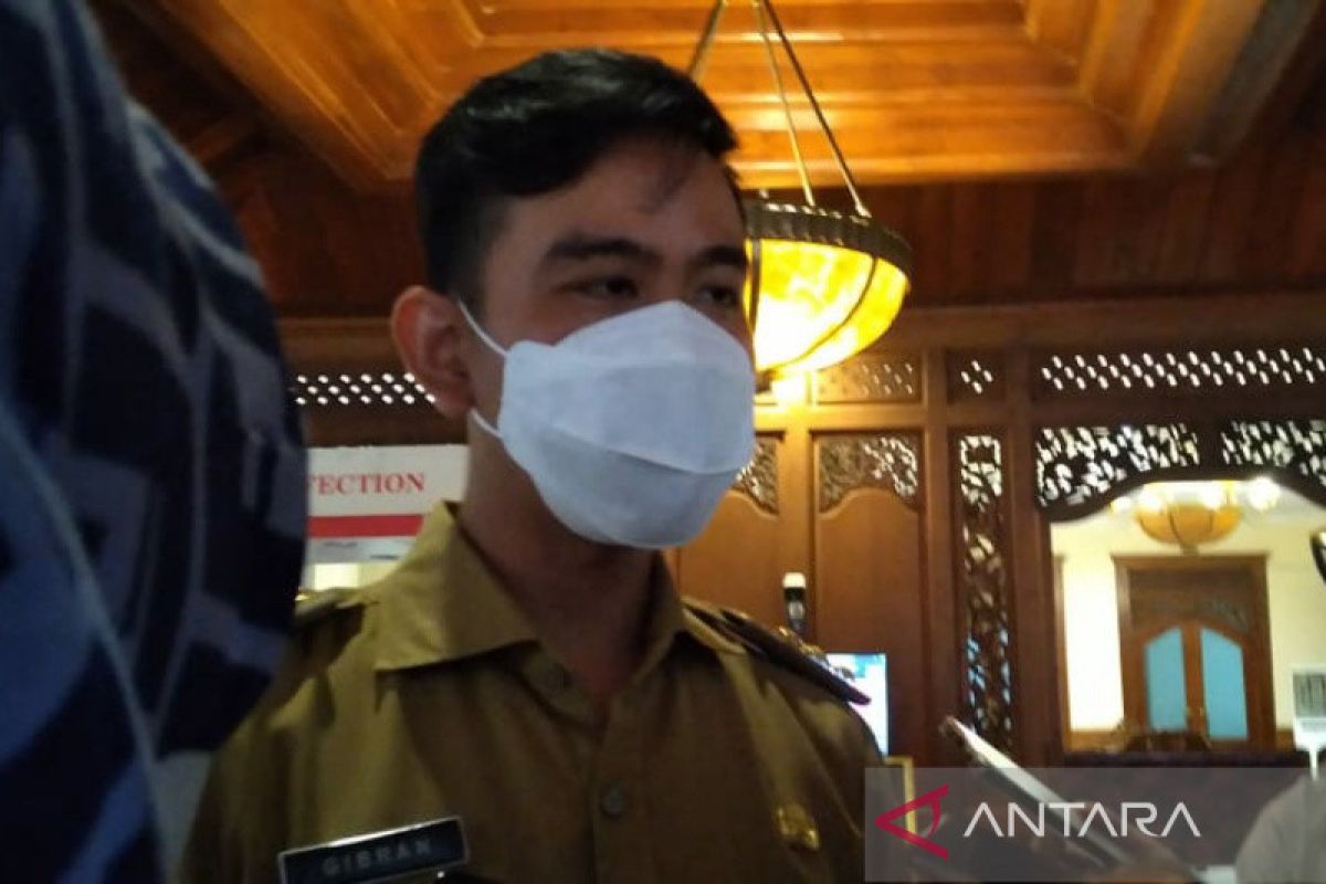 Gibran kenalkan batik ke merek ternama asal Prancis