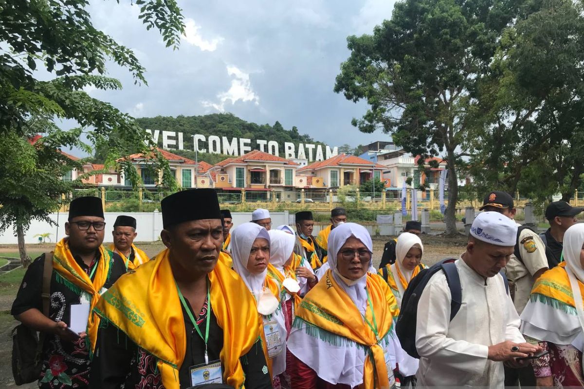 19 calon haji Lingga tiba di asrama haji embarkasi Batam