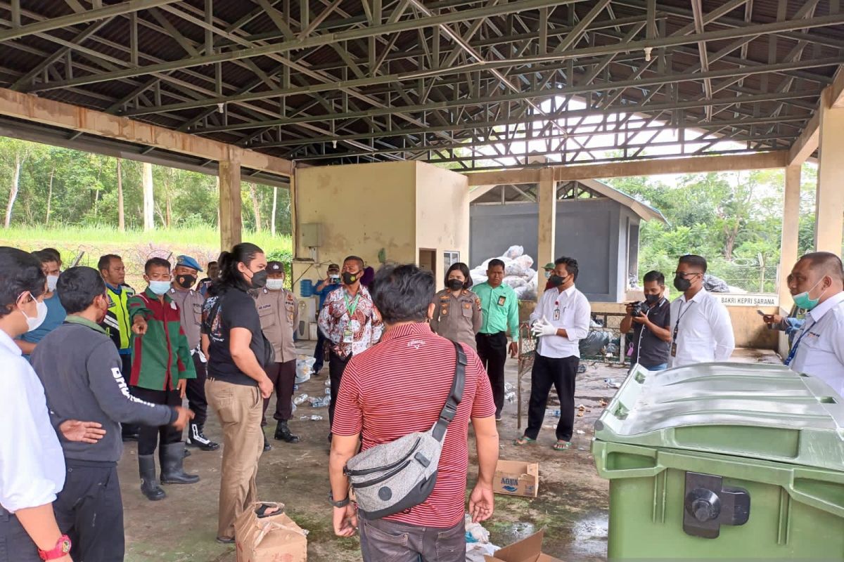 Petugas kebersihan bandara temukan janin di tempat sampah