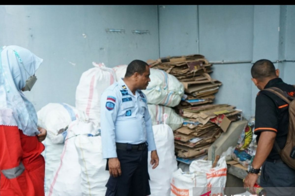 Warga binaan Rutan Palembang dilatih mengolah sampah