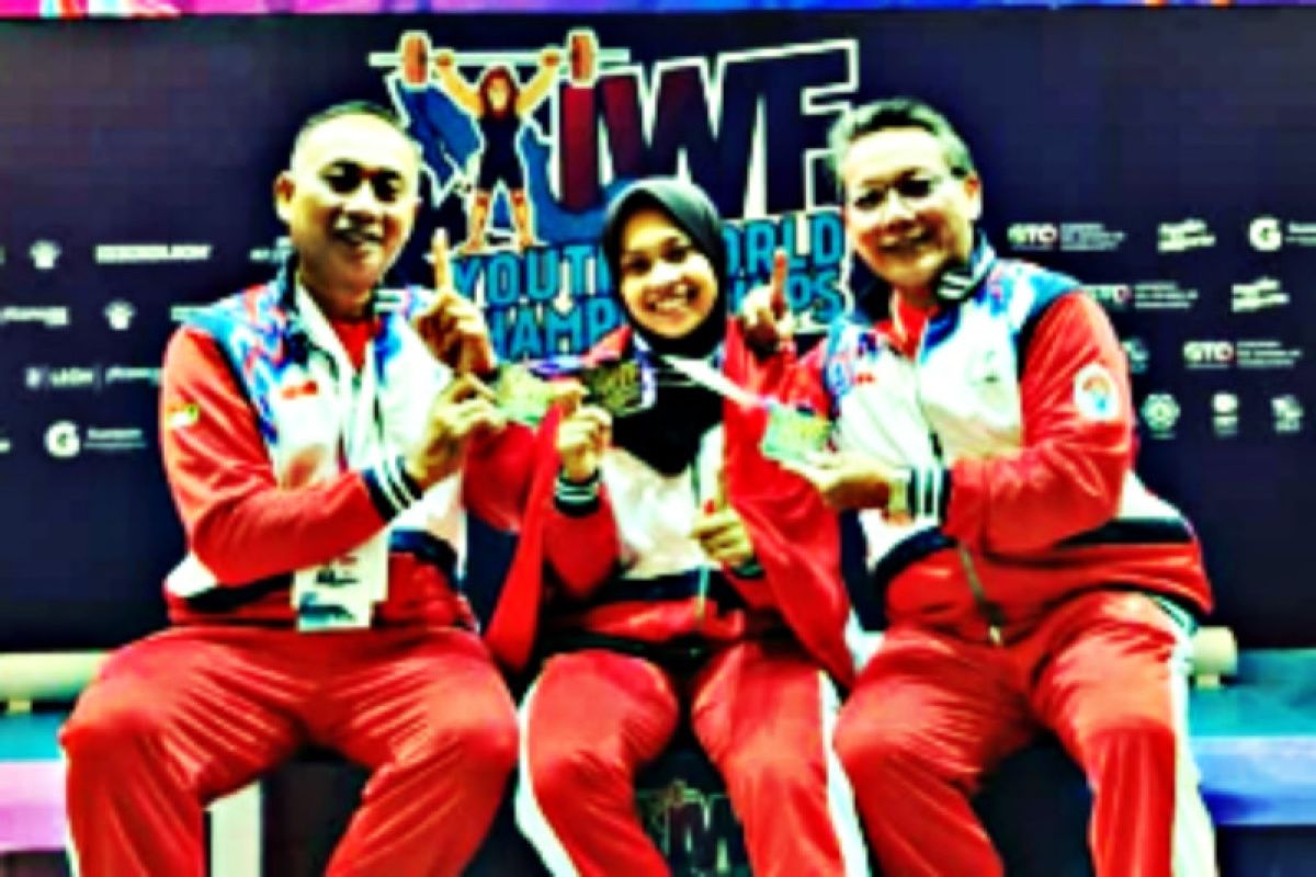 Luluk raih juara dunia angkat besi remaja IWF 2022