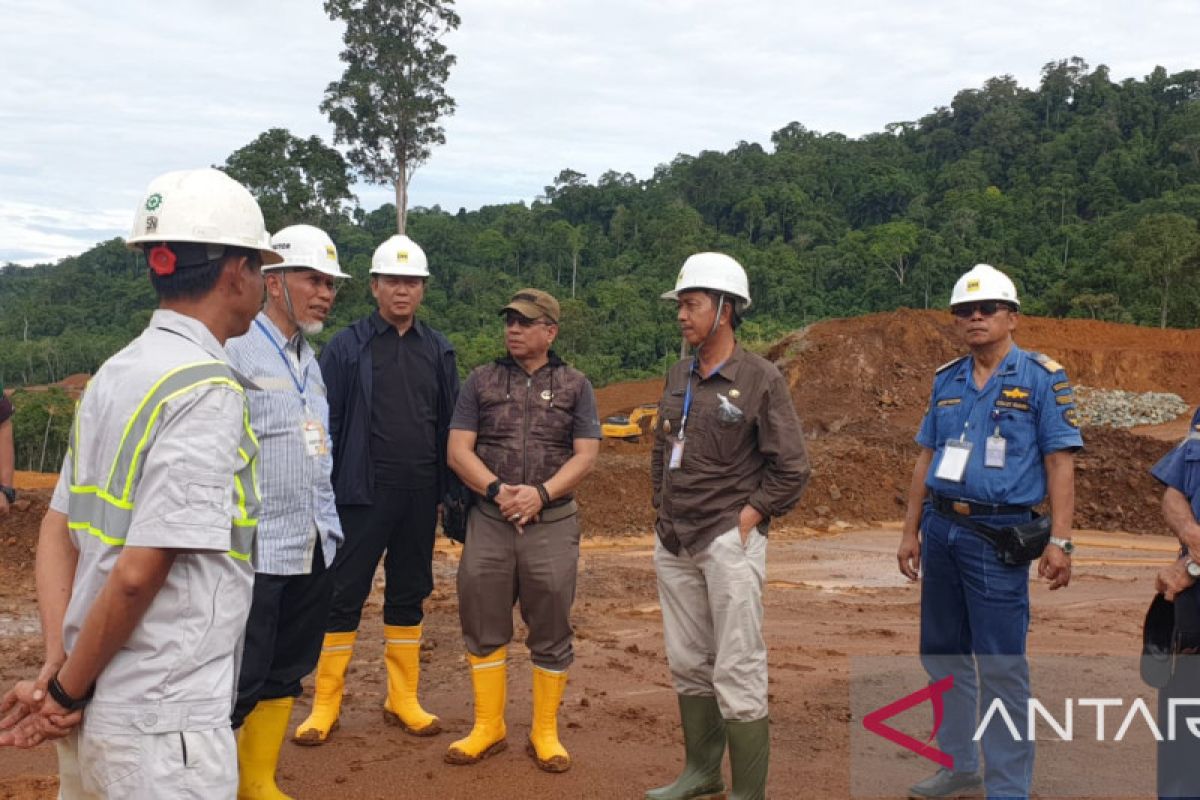 Gubernur Sumbar tinjau pelabuhan Teluk Tapang dan tambang bijih besi di Pasaman Barat