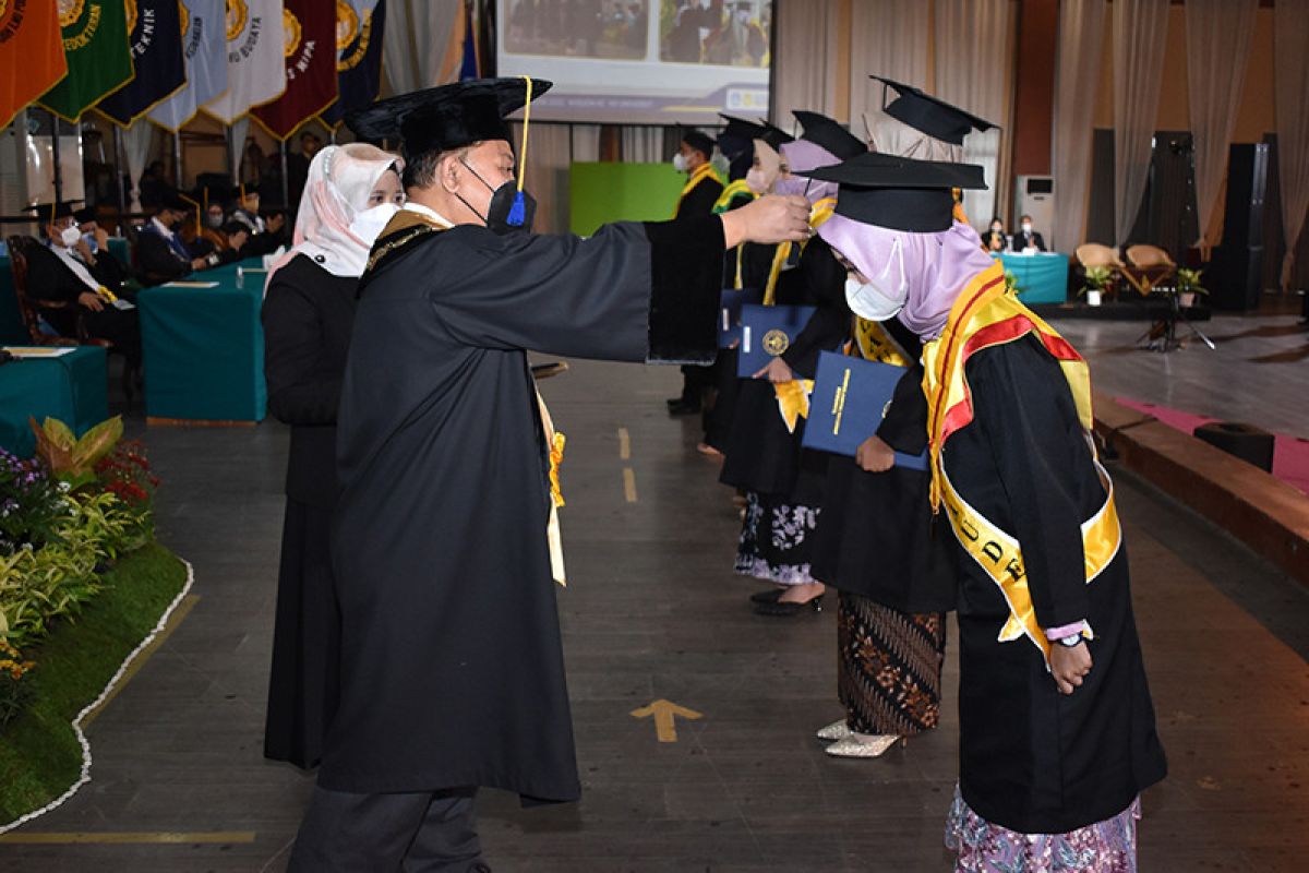 Unsoed Purwokerto luluskan 747 wisudawan dalam wisuda periode 145