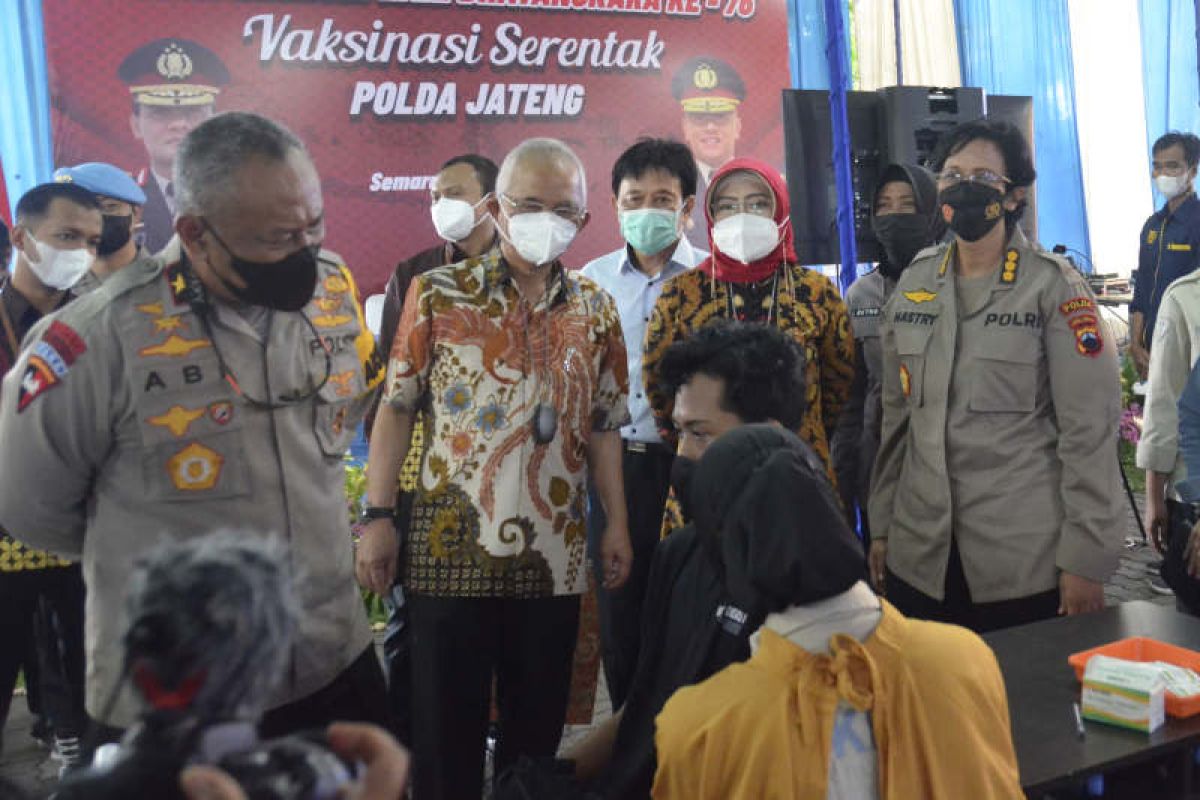 Polda Jateng gelar operasi bibir sumbing dan  vaksinasi COVID-19