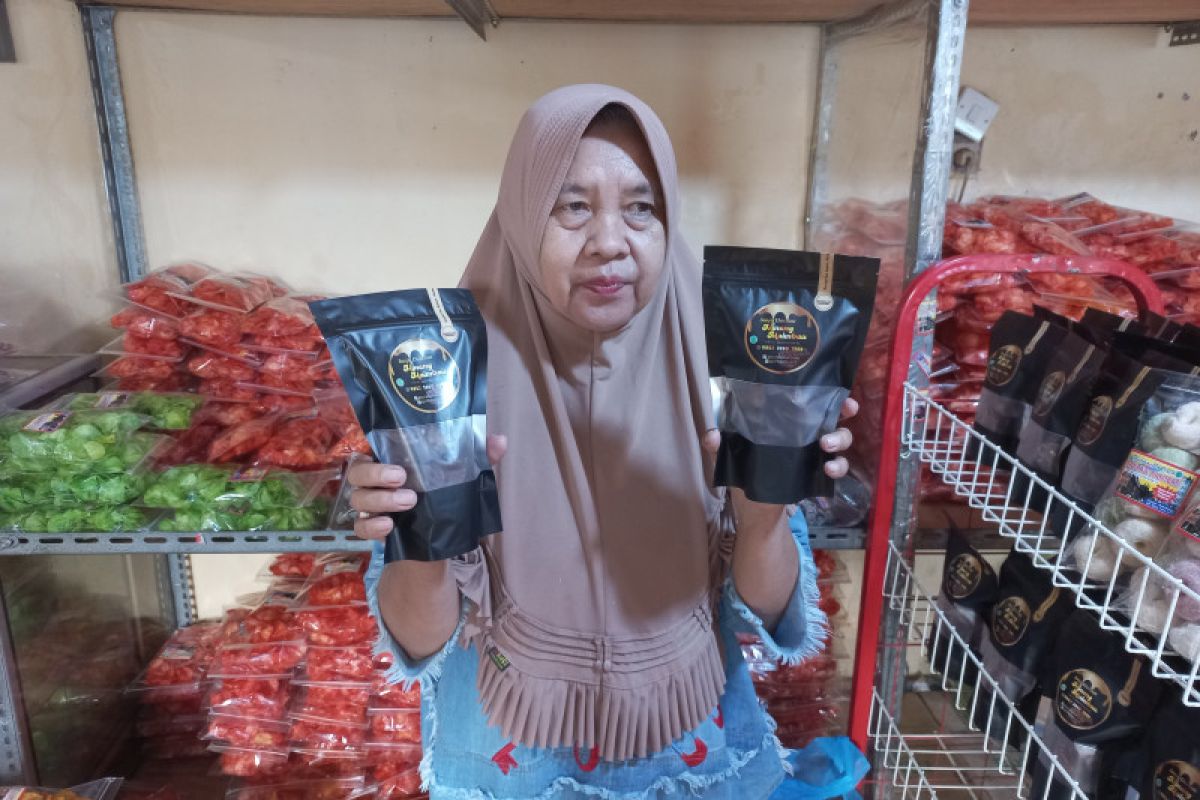 Keripik Sanjai Bukittinggi hadir dengan rasa cokelat