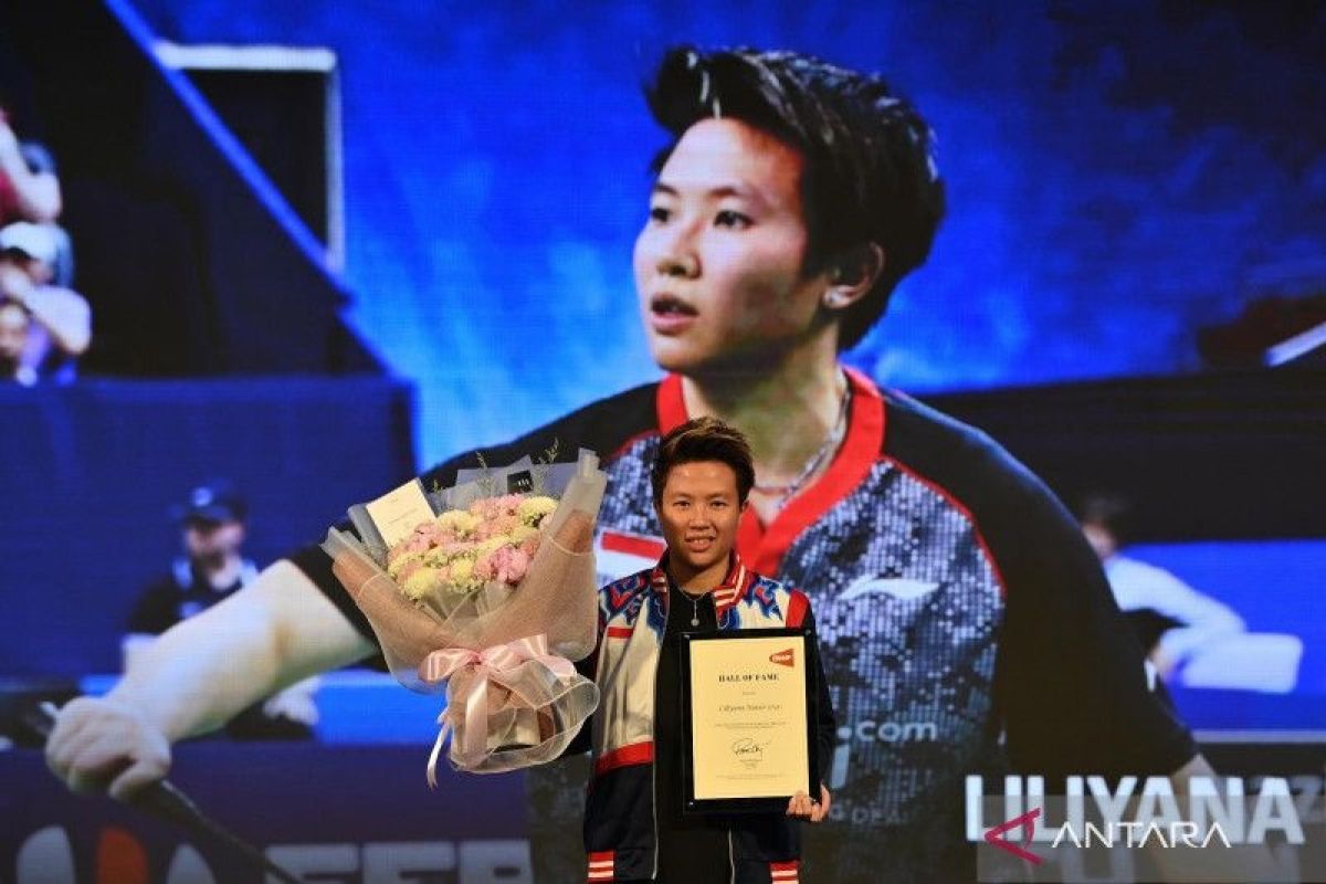 Liliyana Natsir terima piagam penghargaan "Hall of Fame" BWF di Istora