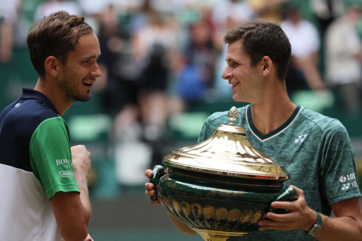 Hurkacz kalahkan Medvedev untuk memenangi turnamen lapangan rumput ATP 500 di Halle