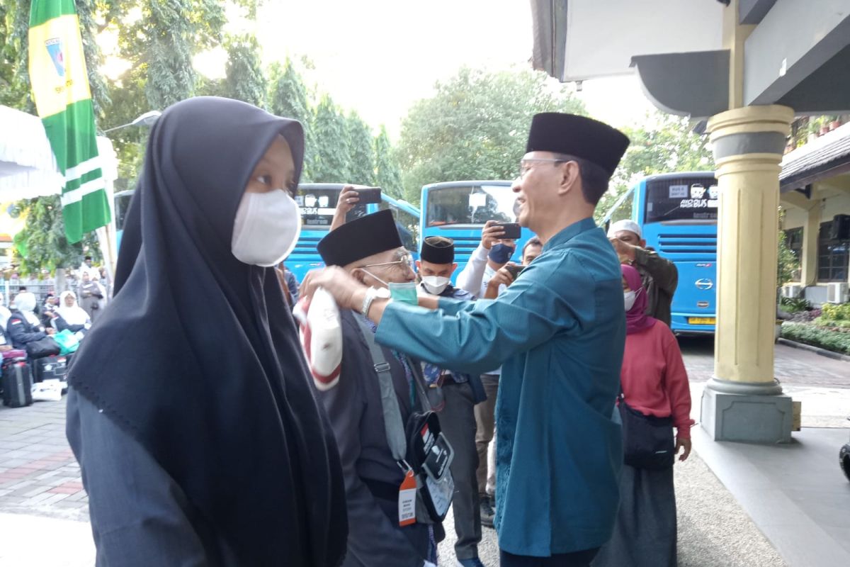 Wali Kota Mataram melepas JCH kloter pertama Embarkasi Lombok