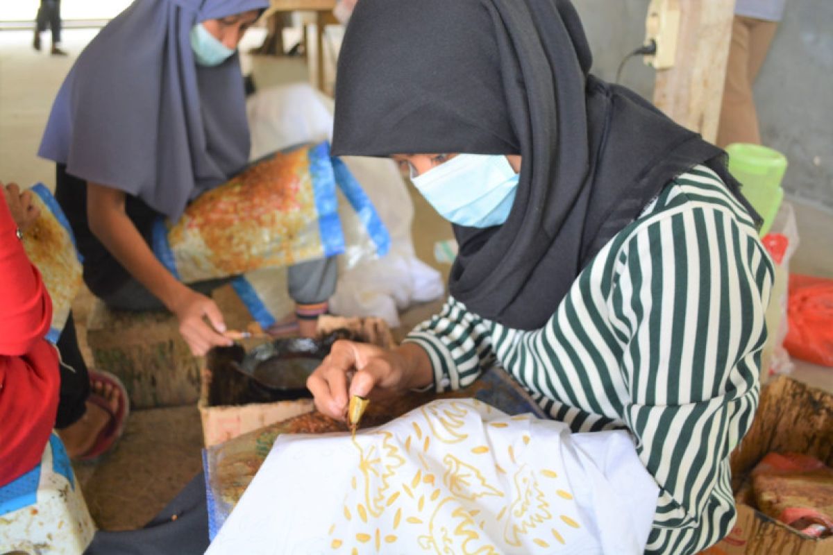 PLN suntik dana untuk Rumah Produksi Batik Tulis di Tulangbawang