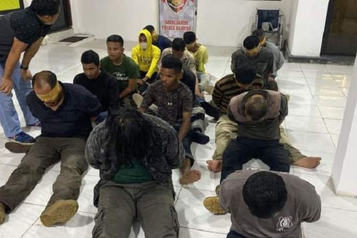 17 pria penyerangan puluhan warga Kampar ditangkap